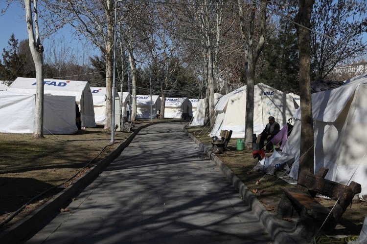 Diyarbakır Büyükşehir'den çadır kente yoğun ilgi