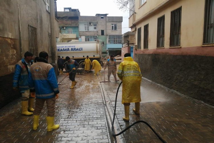 Diyarbakır Şanlıurfa'da 'sel' temizliğinde