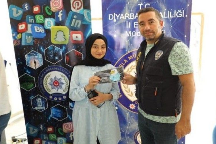 Diyarbakır Yenişehir'de 'sanalda güvenli yaşa' projesi