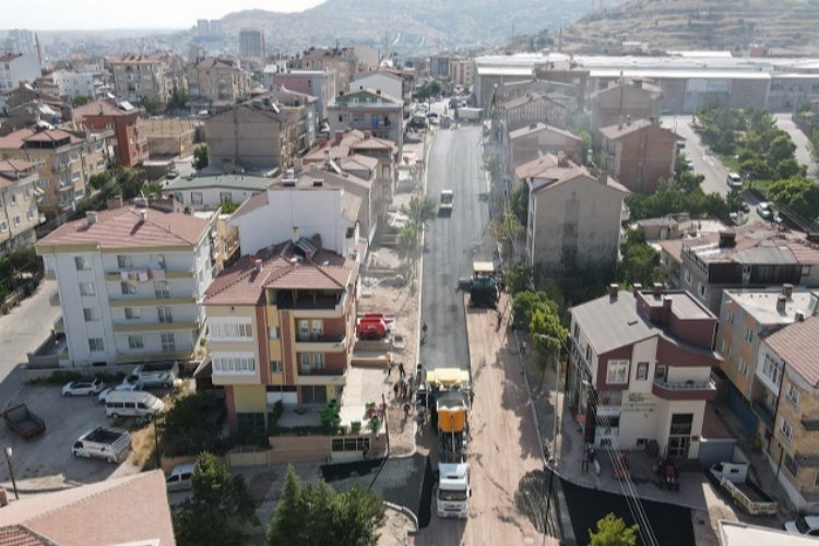 Dr. Sadık Ahmet Caddesi’nde sıcak asfalt mesaisi