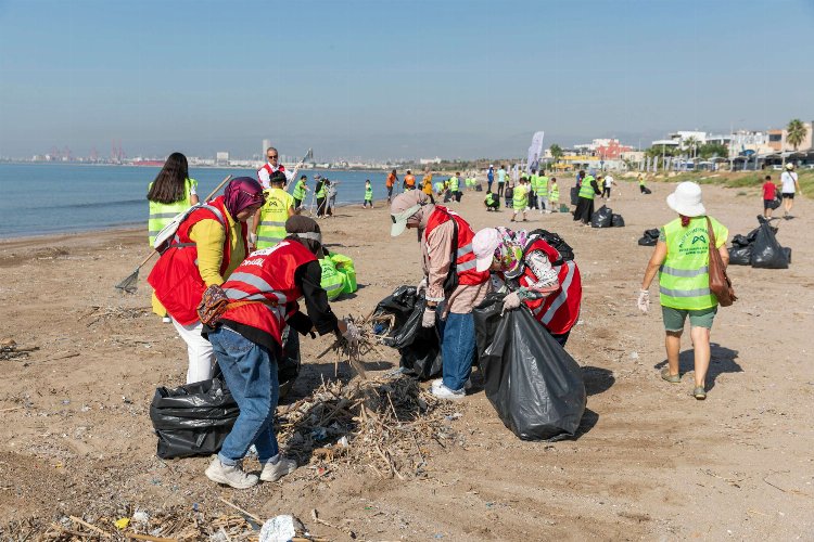 Dünya Temizlik Günü'nde sahilleri temizlediler