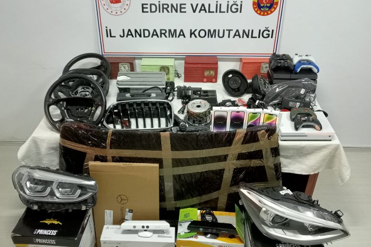 Edirne'de gümrük kaçağı elektronik eşyalar ele geçirildi