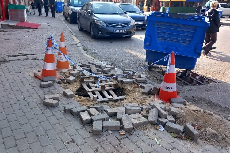 Edirne Keşan'da çukur tehlike saçıyor