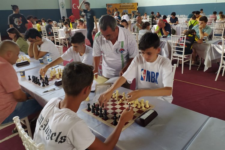 Edirne Keşan'da satrançta ilk hamleler yapıldı