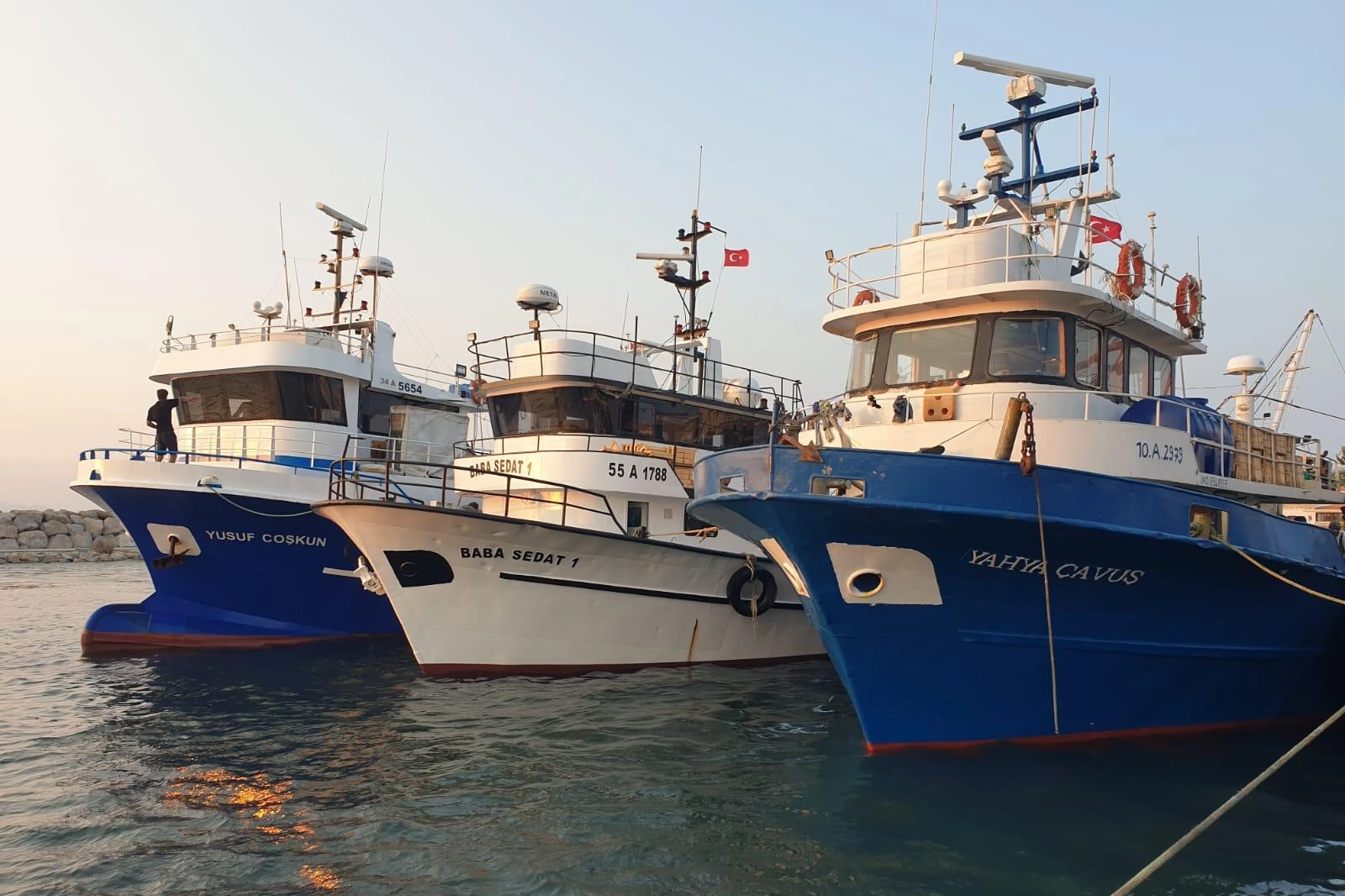 Ege’de avlanan balıkçı gemilerinin denetimleri İzmir’de yapıldı