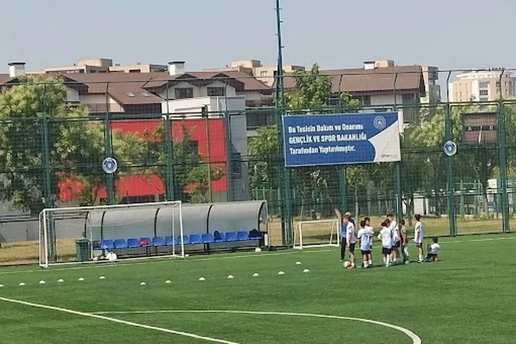 Emek Spor Tesisleri'nde geleceğin yıldızları yetişiyor