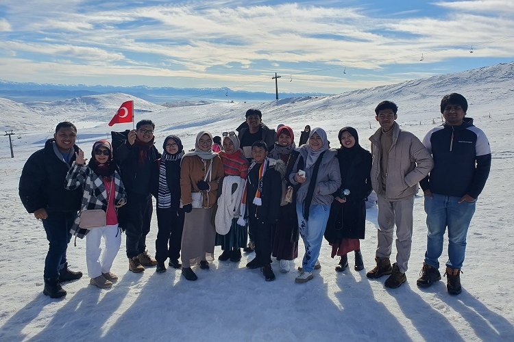 Endonezyalı turistler Kayseri Erciyes'e bayıldı