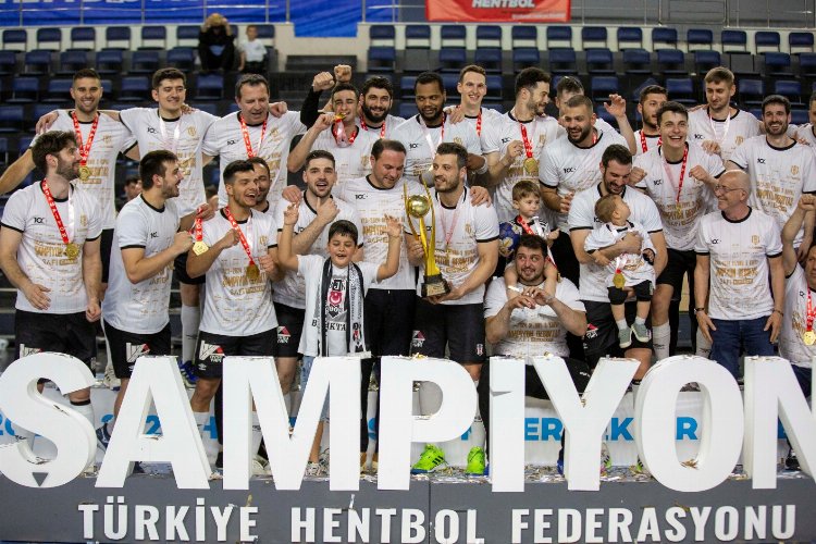 Erkeklerde 'Süper' şampiyon Beşiktaş Safi Çimento