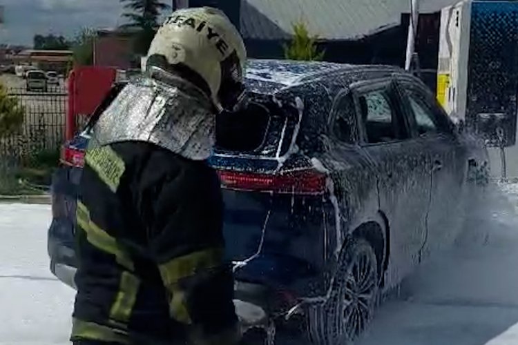 Gaziantep'te ilk elektrikli araç yangını söndürdü