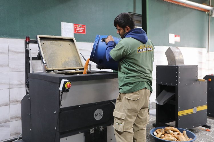 Gaziantep'te yemek artıkları mamaya dönüşüyor