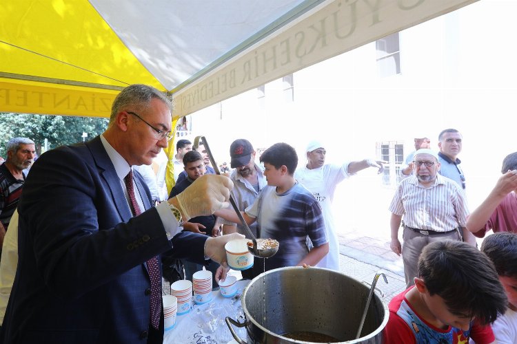 Gaziantep'ten 20 noktada 30 bin kişilik aşure ikramı