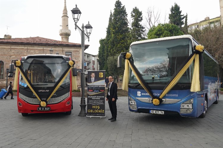 Gelin arabası gibi sergilendiler