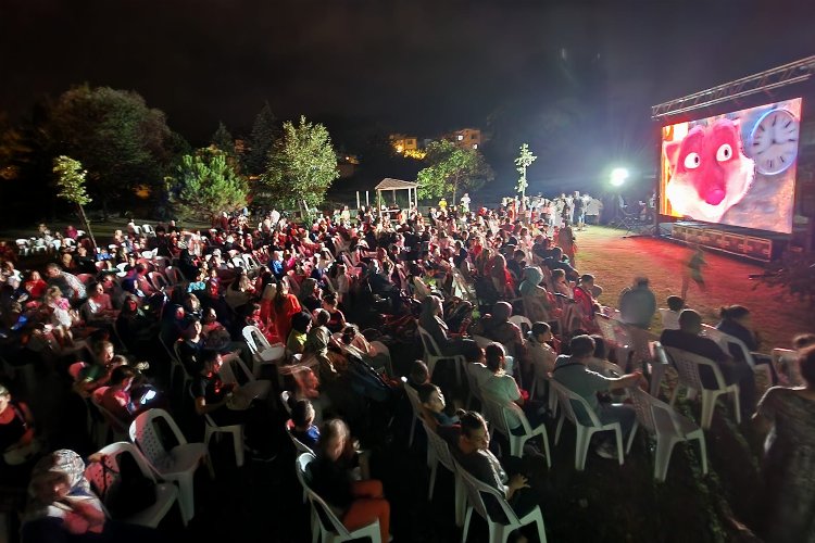 Gölcük'te açık hava sineması ilgisi