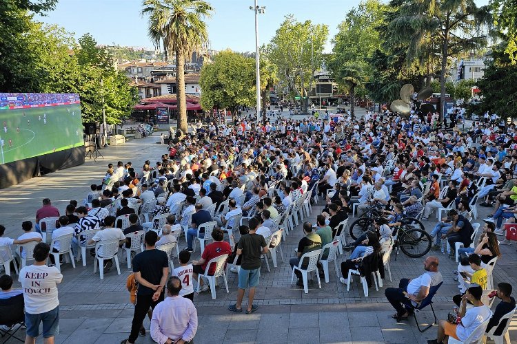 Gölcüklüler Milli heyecana ortak oldu