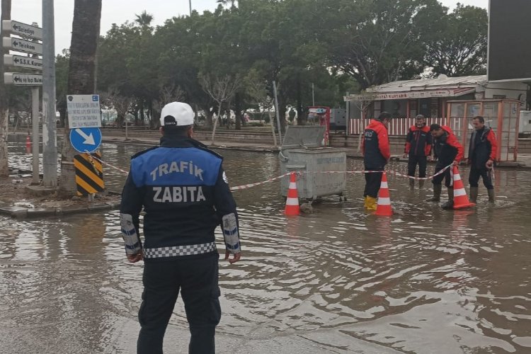 Hatay'da AKOM ekipleri gece boyu yardıma koştu