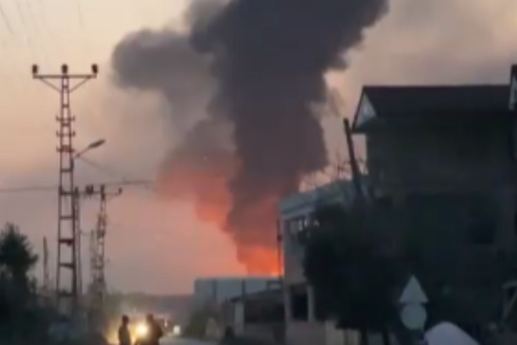 Hatay'da fabrika yangını! Dumanlar şehri kapladı!