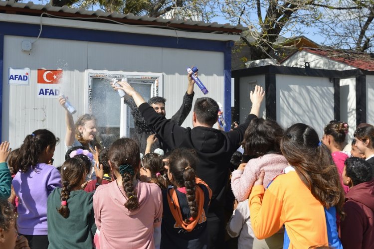 Haydi Tut Elimi Derneği 'Hatay İçin Elele' verdi