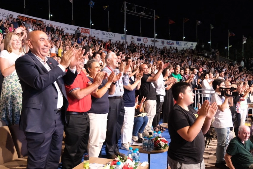 Işın Karaca festivalin finaline damga vurdu