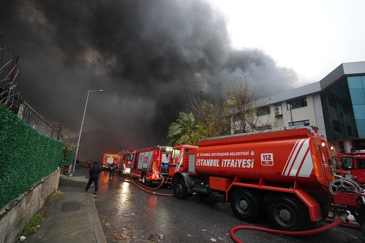 İstanbul Beylikdüzü'nde fabrika yangını