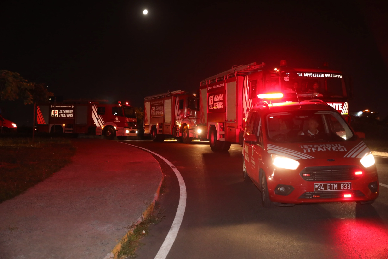 İstanbul İtfaiyesi Çanakkale ve İzmir yangınlarına müdahaleye destek verdi 