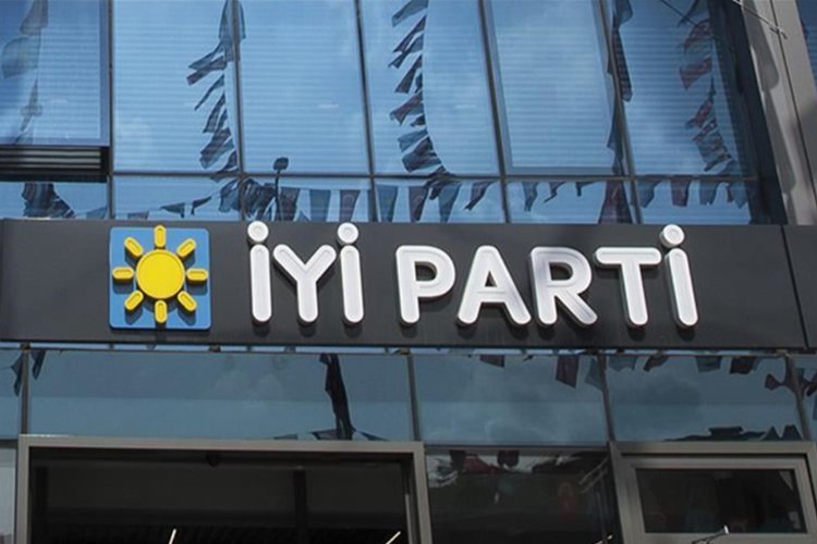 İYİ Parti 6 ilçede nöbet değişimi yaptı