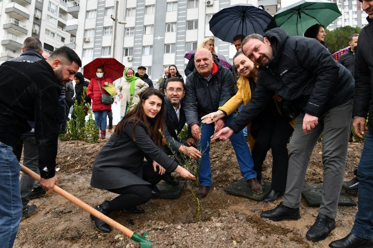 İzmir Çiğli’de 346 kadın için fidanlar toprakla buluştu