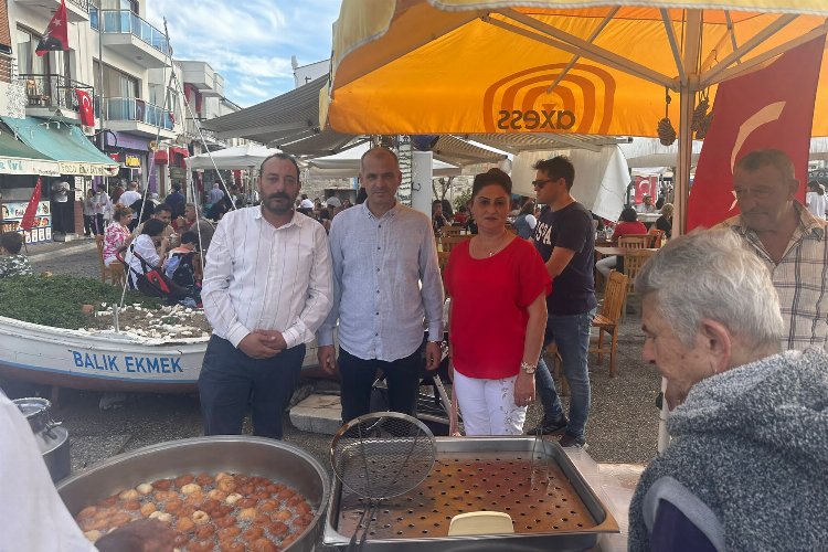 İzmir Foça'da MHP'den lokma hayrı