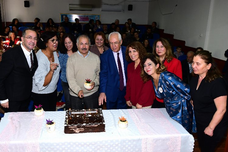 İzmir Karabağlar'da Başkan Selvitopu'dan özel kutlama