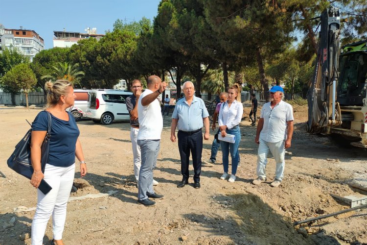 İzmir Karabağlar'da Uğur Mumcu Parkı yenileniyor