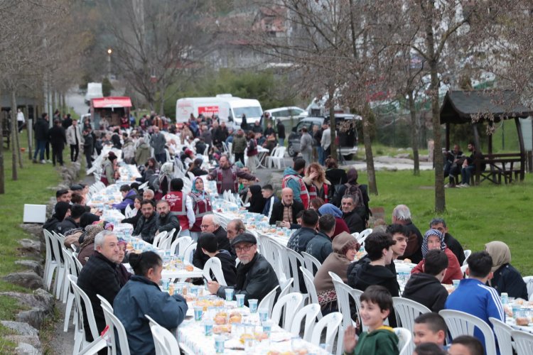 İzmit Belediyesi, halk iftarlarıyla birliktelik oluşturuyor