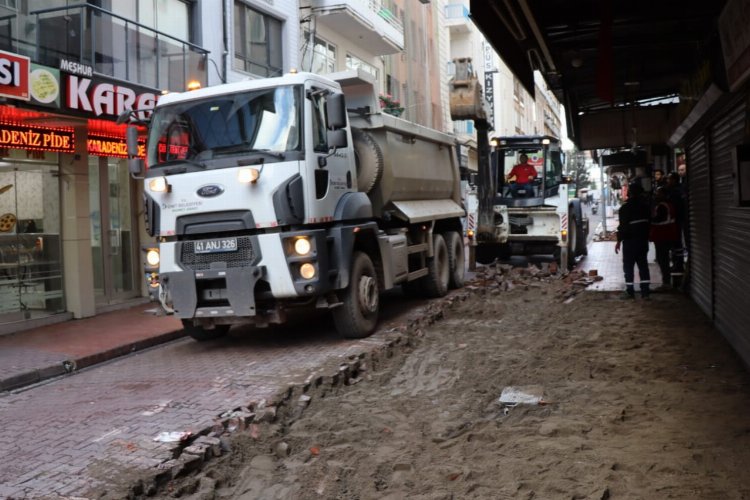 İzmit'in o caddesi öz kaynaklarıyla yenileniyor