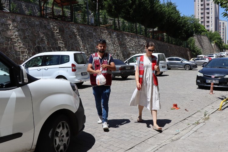 İzmit'in sıcak yemek uygulaması sürüyor