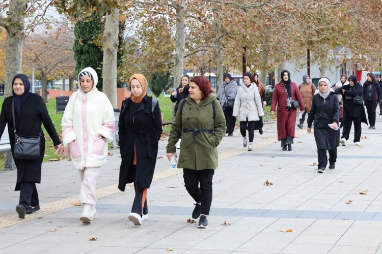 İzmit'te 'sağlıklı yaşam yürüyüşleri' sürüyor