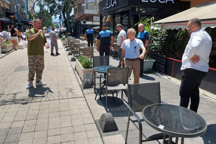 İzmit Zabıtası'ndan kaldırım işgali denetimi