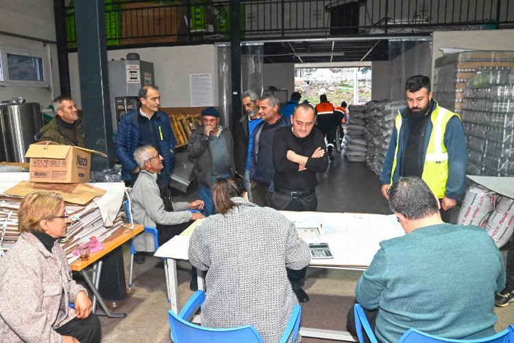 Karabağlar Belediyesi'nden üreticiye kesintisiz destek