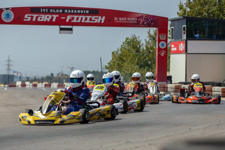 Karting heyecanı İstanbul Tuzla'da sürüyor