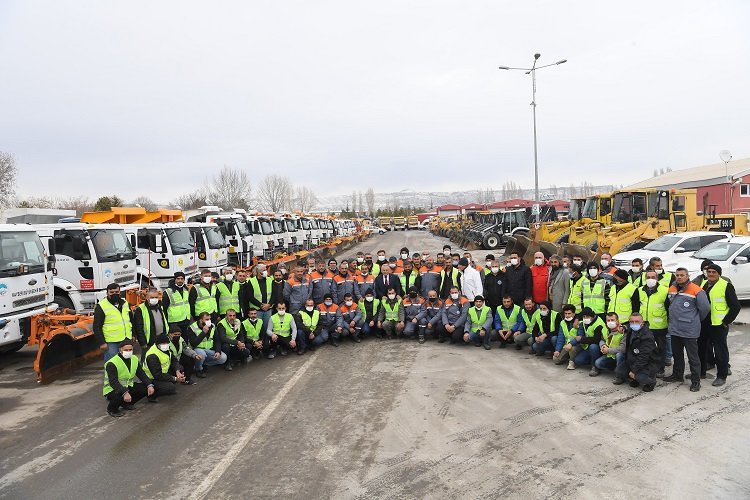 Kayseri Büyükşehir'den kar teyakkuzu