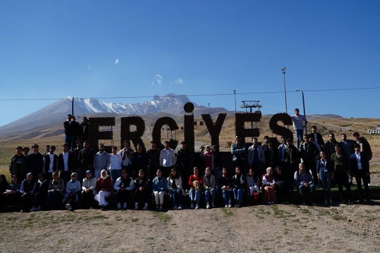 Kayseri Büyükşehir'den üniversitelilere kültür yolu gezisi