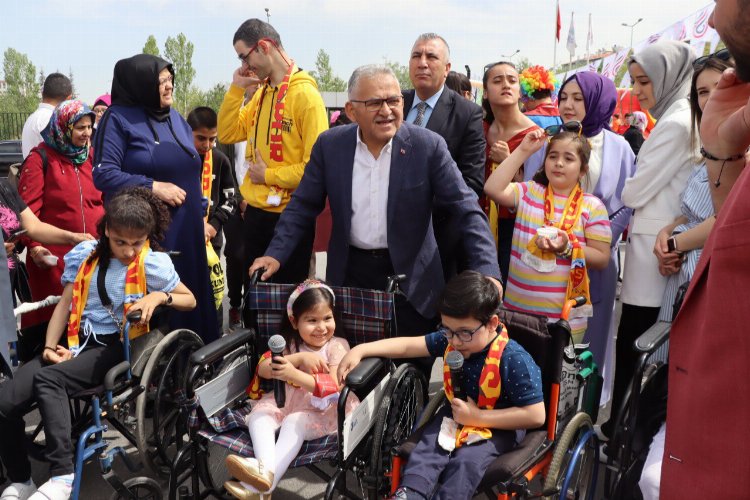 Kayseri'de engelleri kaldıran merkez