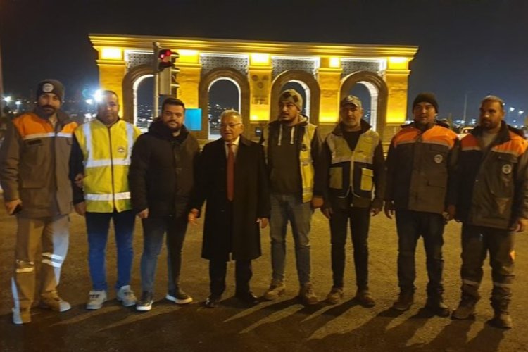 Kayseri'de Üniversite Kavşağı'nda gece mesaisi