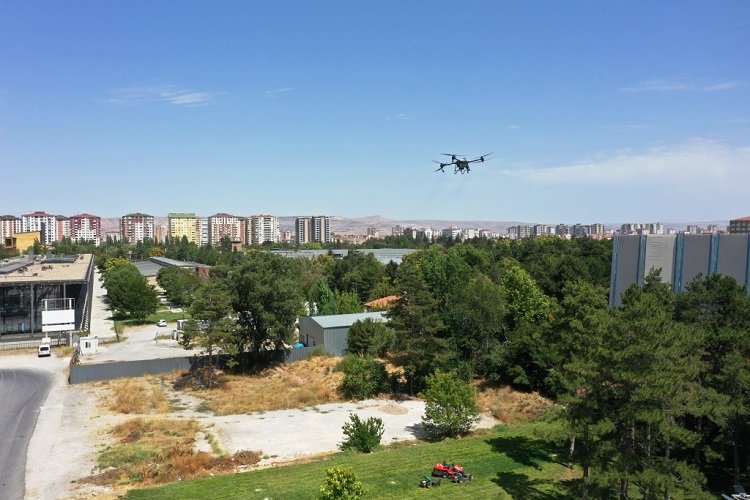 Kayseri Kocasinan'da drone ile kapsamlı ilaçlama