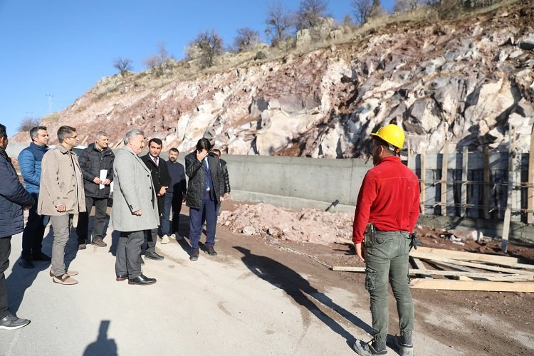 Kayseri Melikgazi'de yeni yol mesaisi