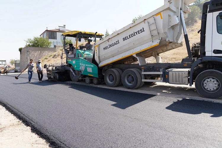 Kayseri Melikgazi'nin asfalt çalışması sürüyor