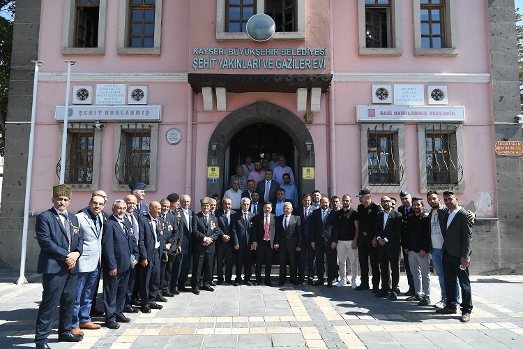 Kayseri protokolünden Gaziler Günü'ne özel ziyaret