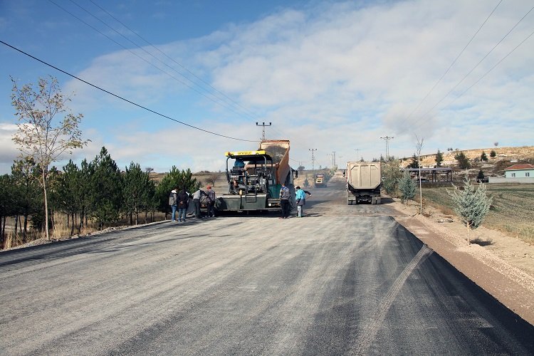 Kayseri Talas'ta ekiplerden hummalı yol çalışması