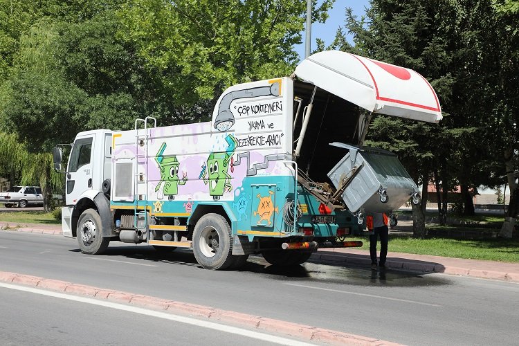 Kayseri Talas'ta konteynere parfümlü yıkama