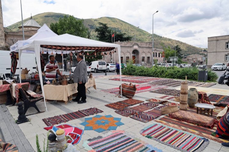 Kayseri Talas'ta yılın son antika pazarı