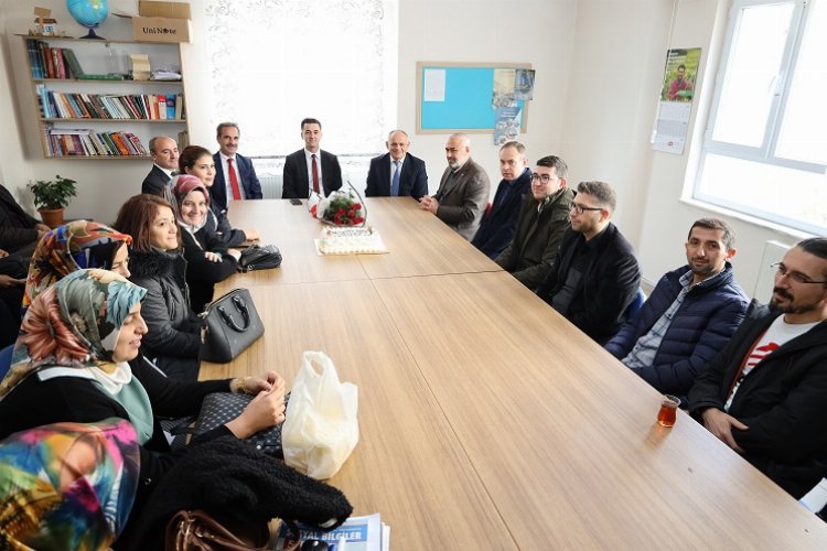 Kayseri Yahyalı Belediyesi'nden öğretmenlere pastalı kutlama