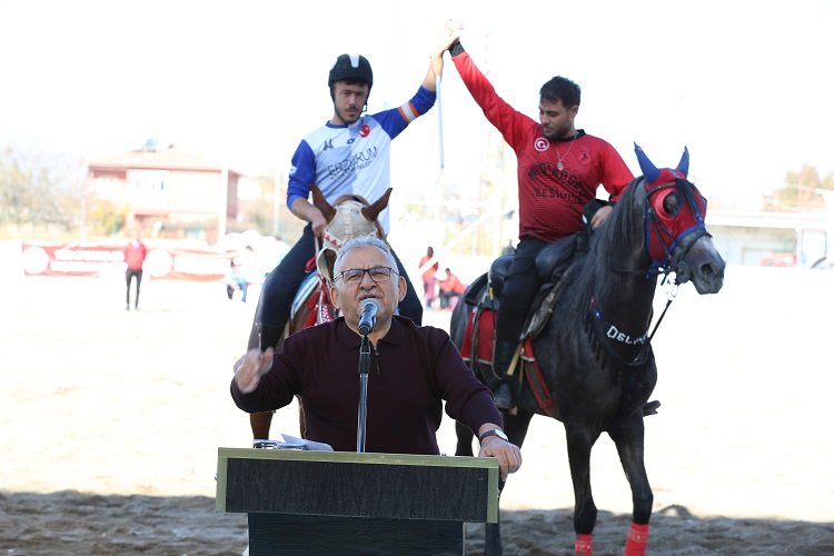 Kayseri'yi atlı cirit fethetti