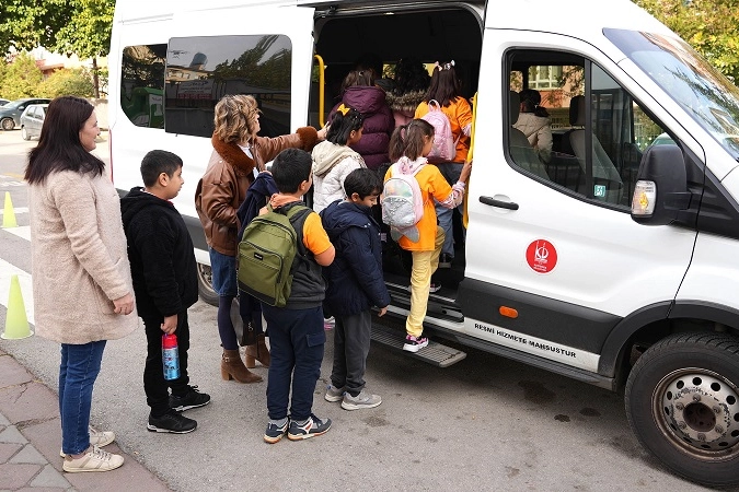 Keçiören'de yerel belediyeden öğrencilere servis desteği